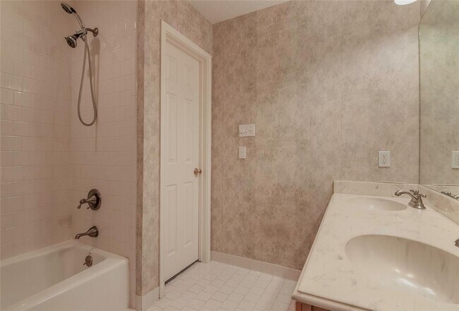 Building Photo - 12979 Trail Hollow Dr