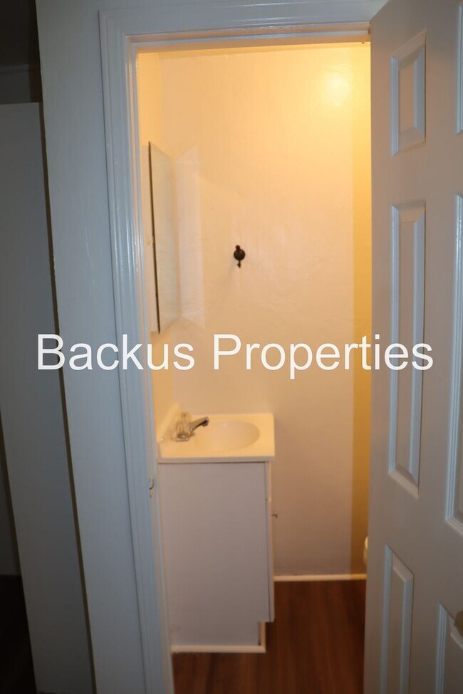 Building Photo - 210 Cypress Ave