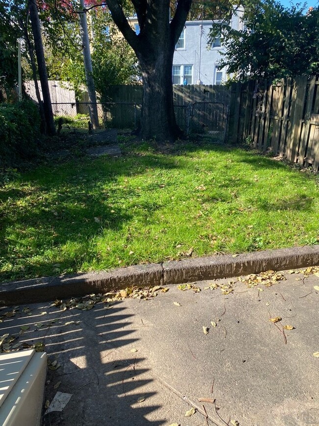 Building Photo - IDEALLY SITUATED ROWHOME AVAILABLE IN LANCASTER CITY