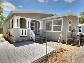 Building Photo - 2100sf 2 bed / 2 bath home with spacious living spaces for rent!