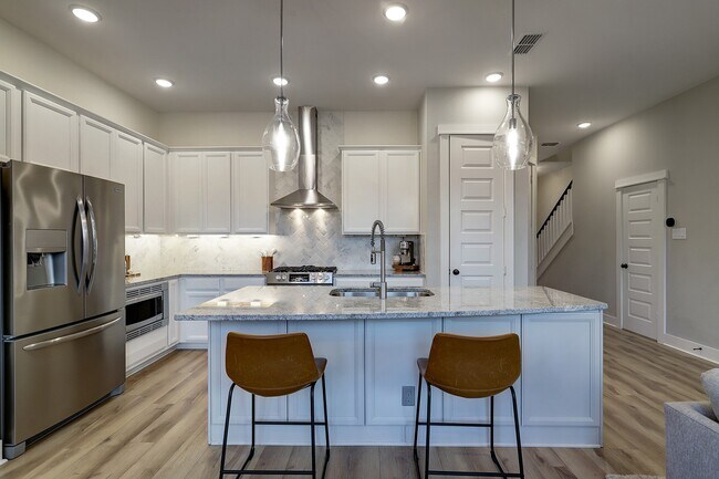 Building Photo - 10934 Brambling Wood Dr