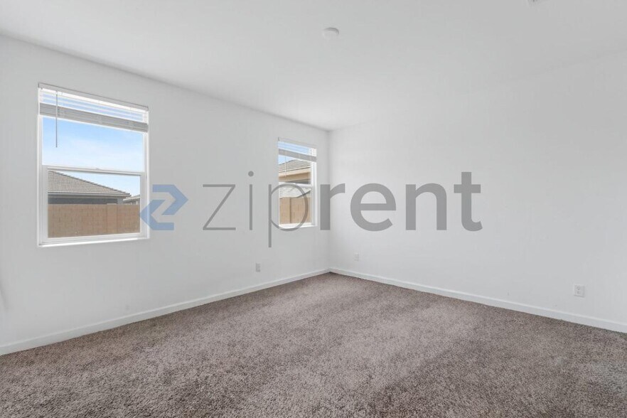 Building Photo - Unit