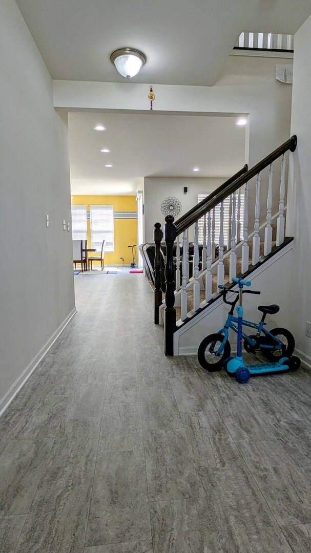 Building Photo - 114 Gala Dr