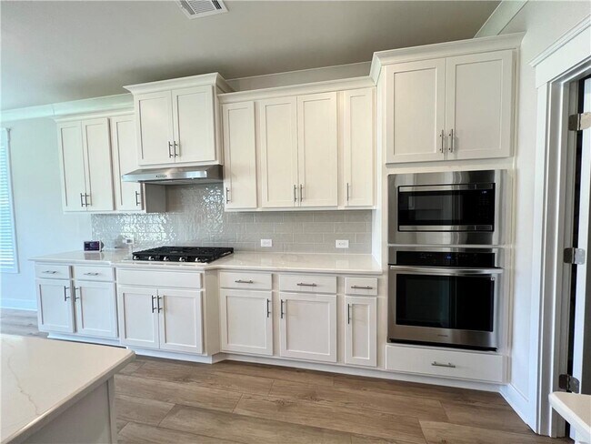 Building Photo - 905 Winding Rose Dr