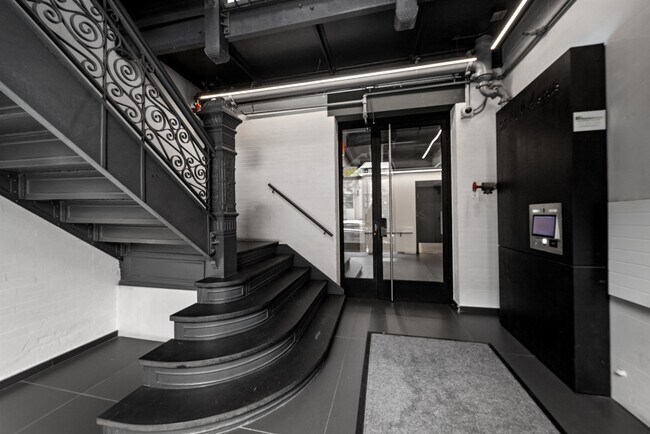 Building Photo - 80 Park Ave