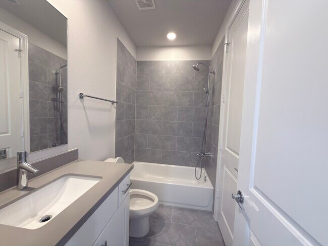 Building Photo - 815 Bringhurst St
