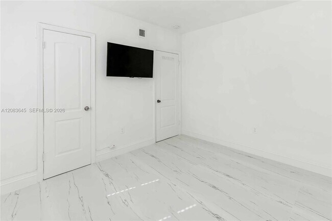 Building Photo - 1236 NE 109th St