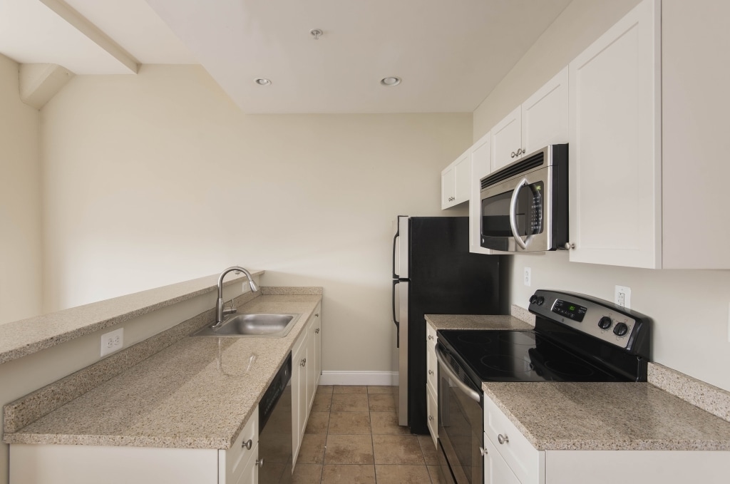 Building Photo - 600 N Broad St