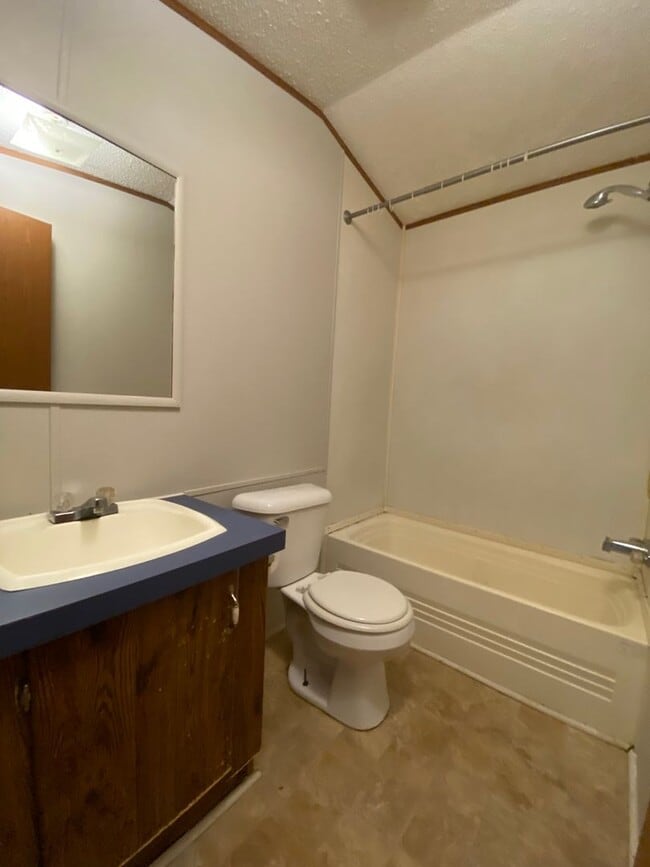 Building Photo - 3521 Gladden Lane W.