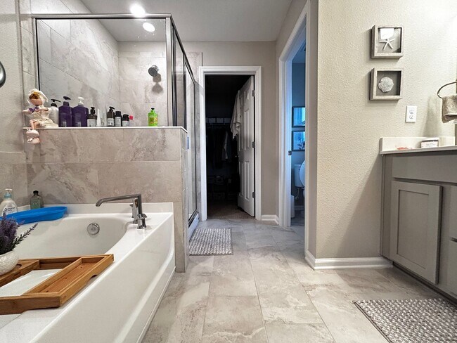 Building Photo - ? Immaculate 4 Bedroom, 3 Bath Home in Sto...