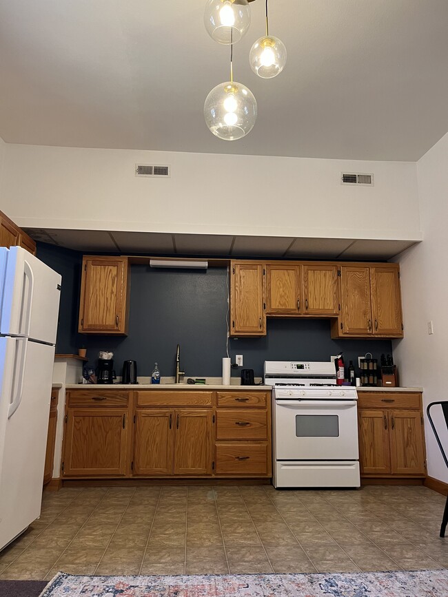 Kitchen - 833 Ave G