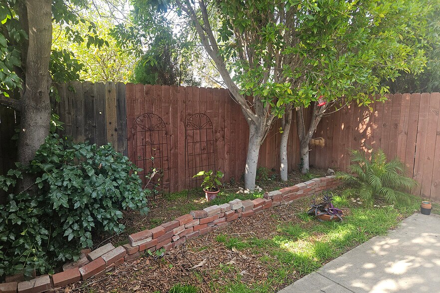 Building Photo - 211 N Huntington St