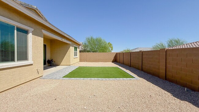 Building Photo - 2041 W Sierra Sunset Trail