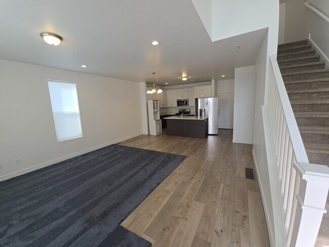 Building Photo - 754 E 950 N