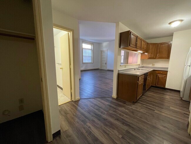 Building Photo - 521 Pine St