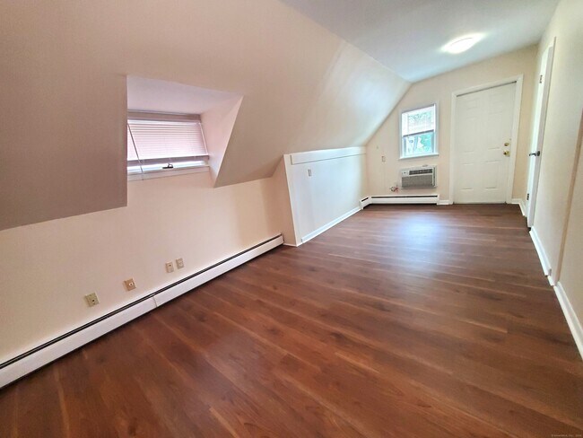 Building Photo - 561 Whitney Ave