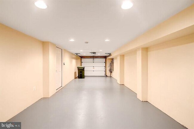 Building Photo - 2303 Essex St