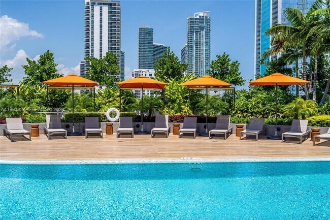 Building Photo - 700 NE 24th St