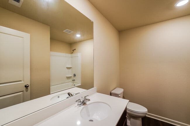 Building Photo - 535 Clover Cir