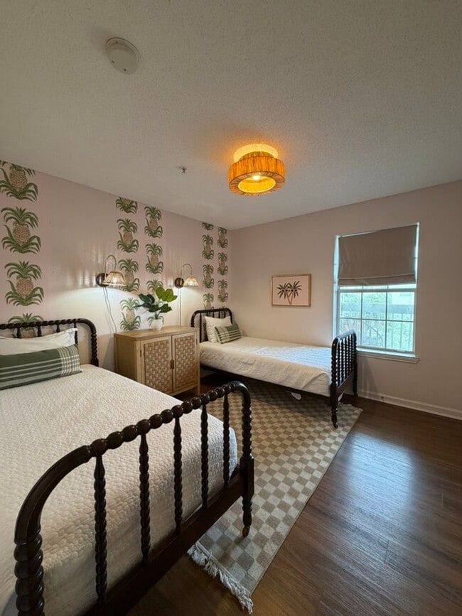 Building Photo - Furnished 3 Bedroom, 2 Bath Condo In Indian Lake!