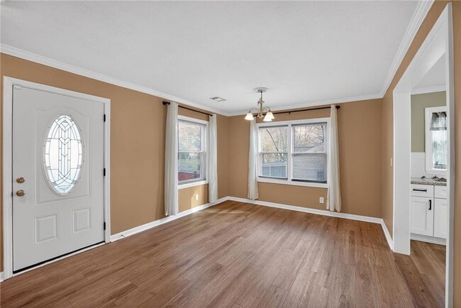 Building Photo - 871 Hargis St SE