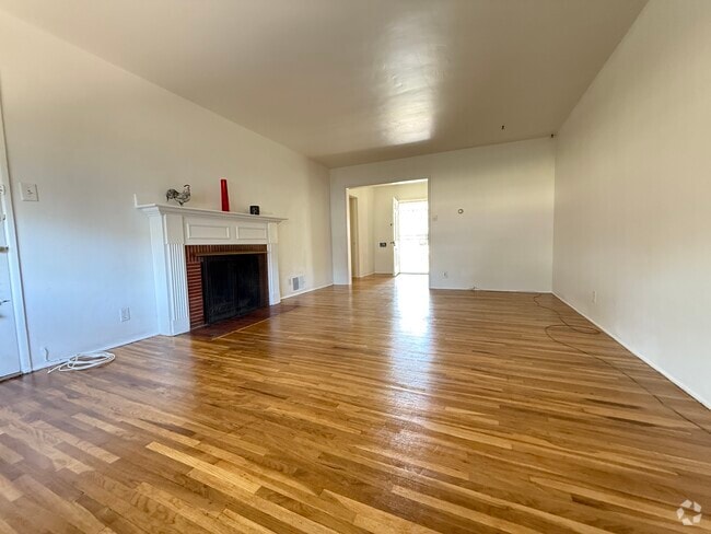 Building Photo - 1333 E Colton Ave