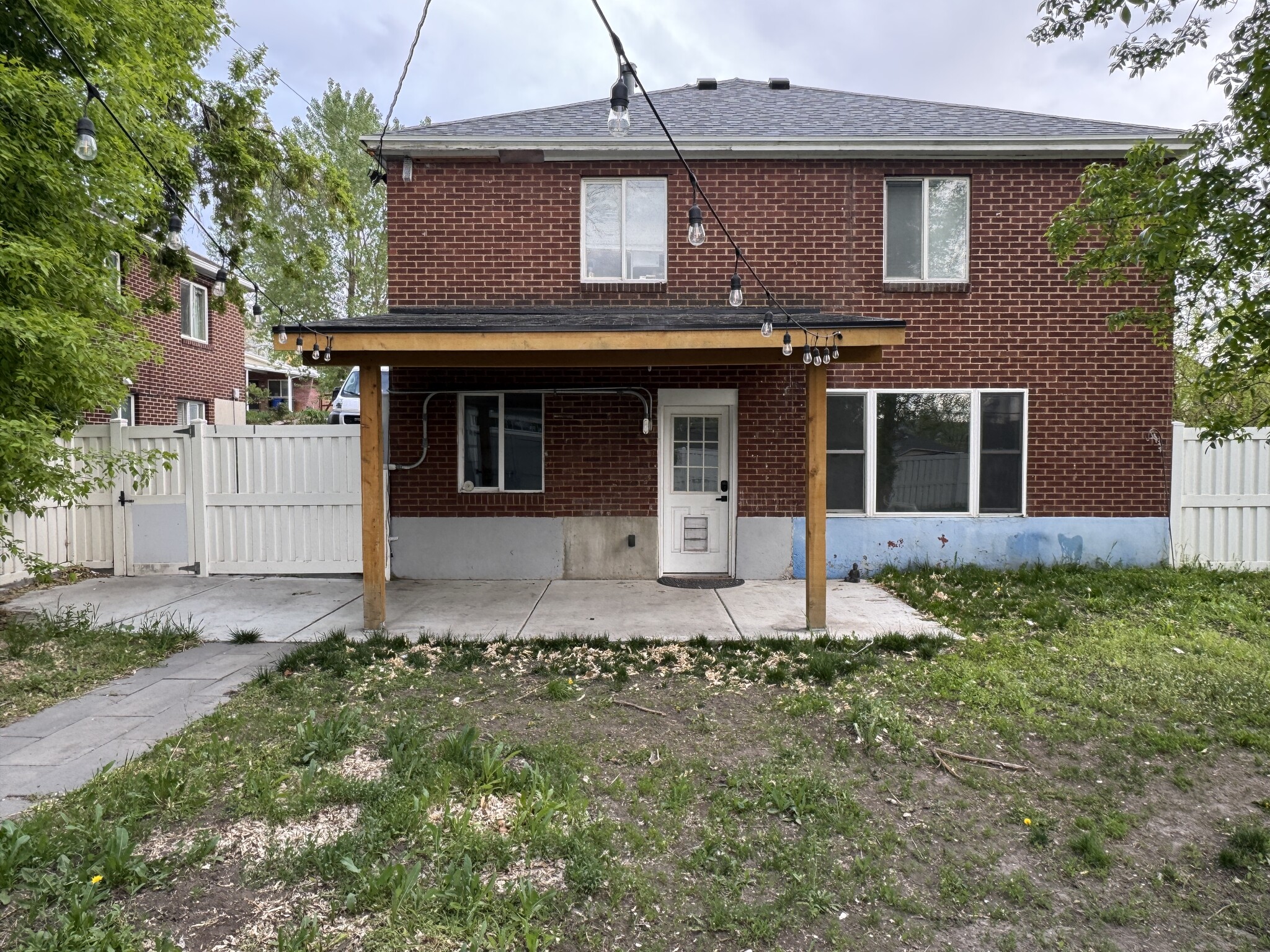 Building Photo - 1147 E Blaine Ave