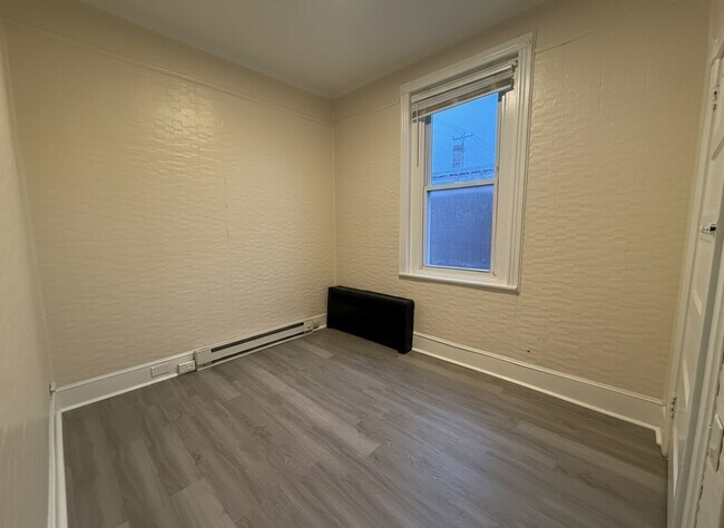 Building Photo - 4441 Richmond St