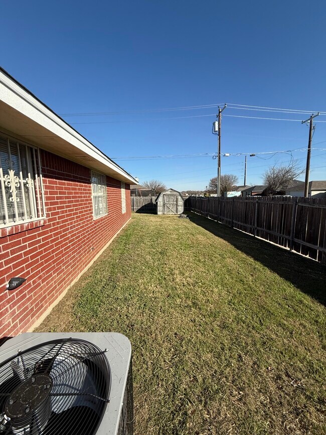 Building Photo - 2601 Mason Dr