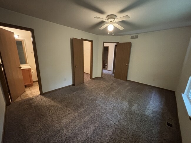 Building Photo - 314 Burnside Dr