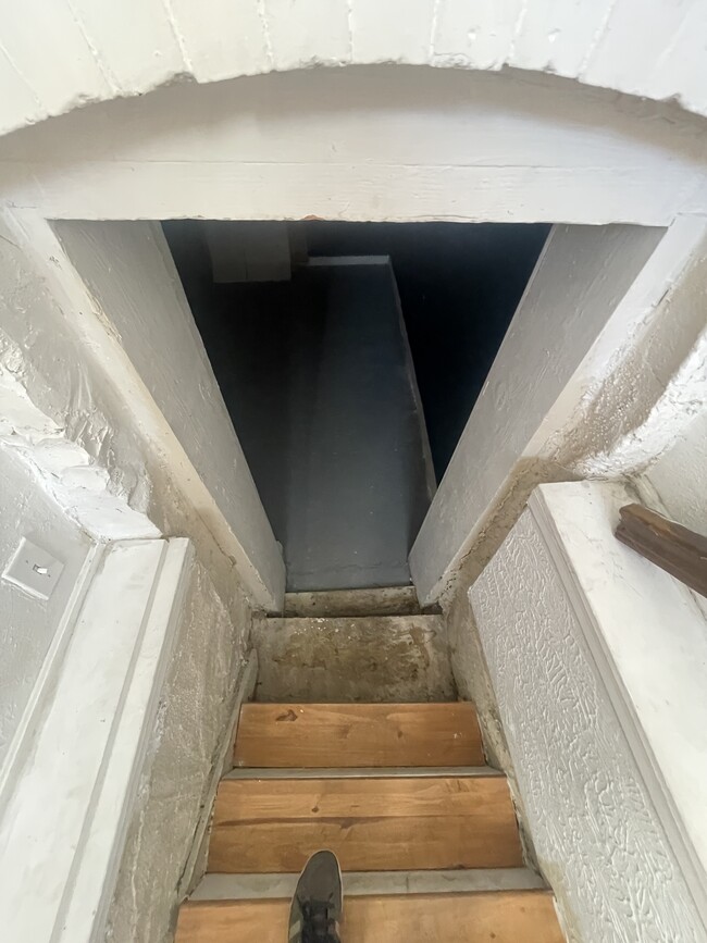 basement stairs - 1615 Hooker St