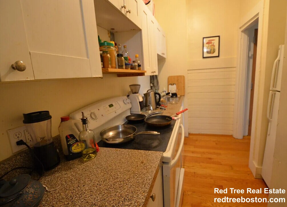 Apt 14 - 35 Brookline St