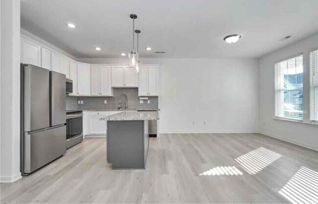 Building Photo - 1420 Waltham Ln