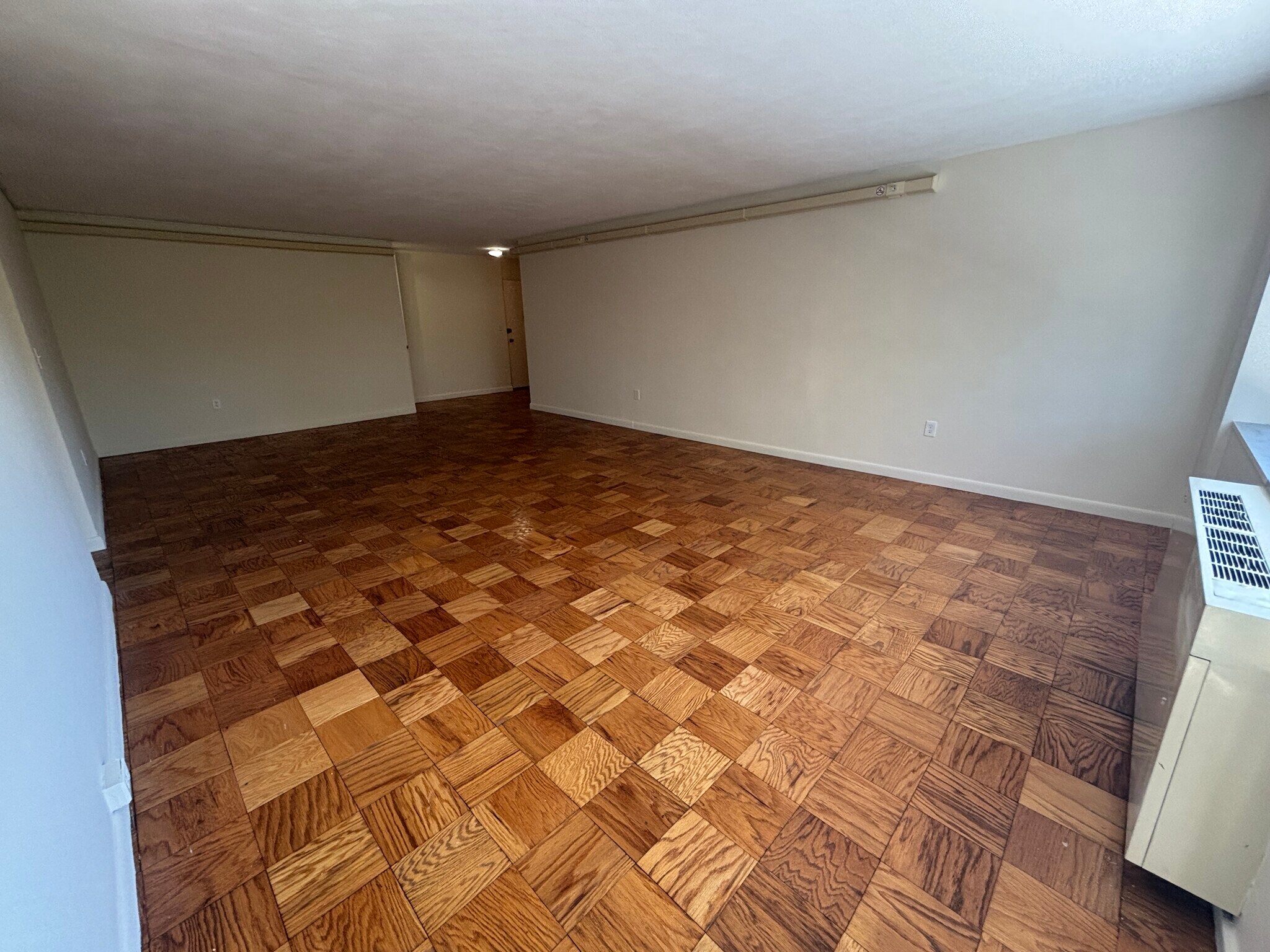 Building Photo - 16 Monmouth Ct