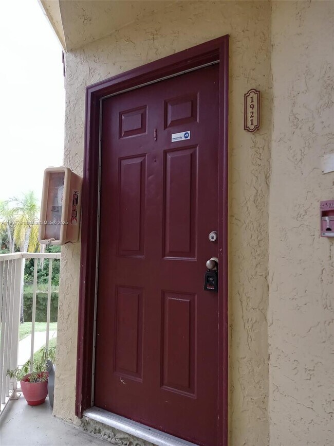 Primary Photo - 595 Vista Isles Dr