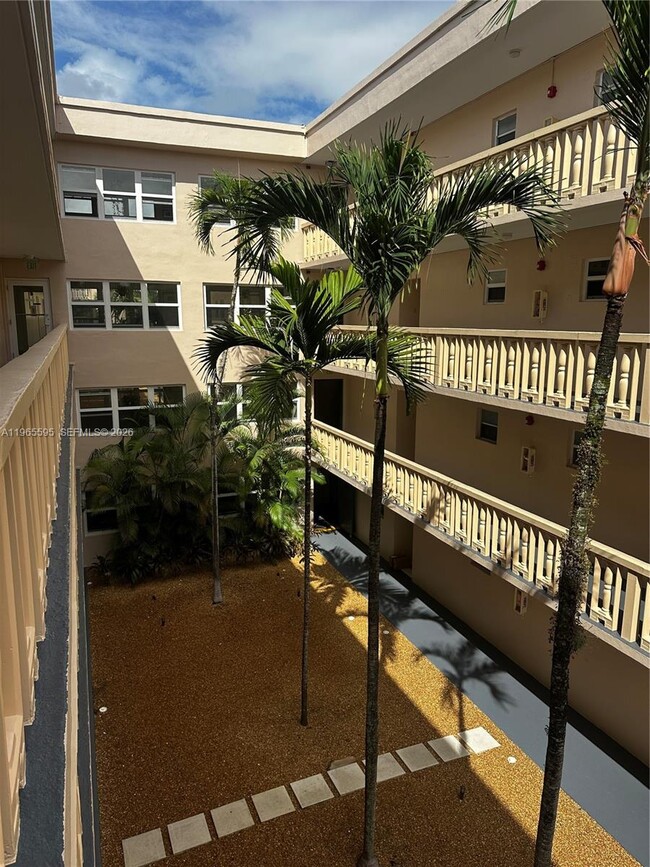 Building Photo - 410 SE 2nd St