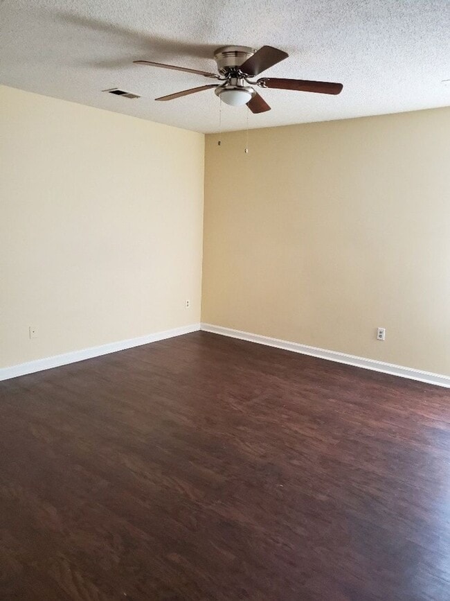 Building Photo - 639 Ed Beckham Rd