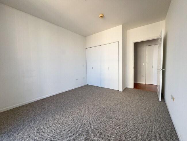 Building Photo - 635 N Dearborn St