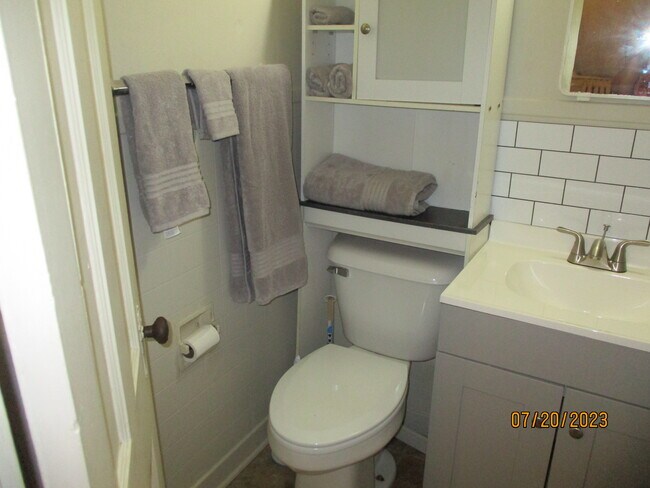 Building Photo - 1338 Main St