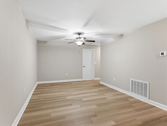 Building Photo - Stunning 3 BR + LOFT/2.5 BA /2-Car Garage townhome in the highly desirable GATED community of Hid...