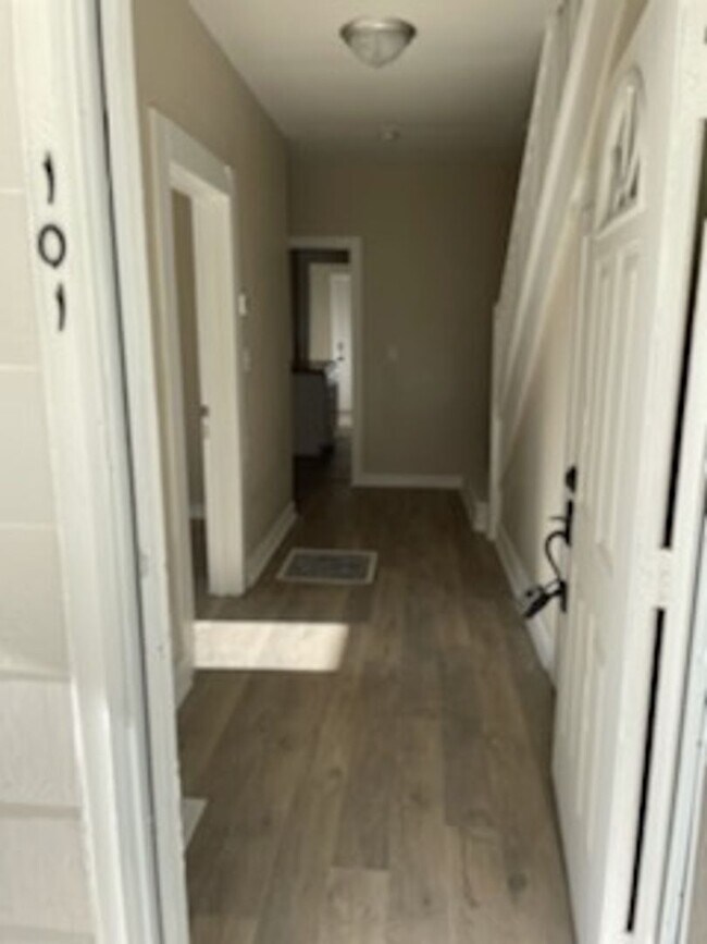 Building Photo - $500.00 OFF MOVE IN SPECIAL !!!Historic 3 ...