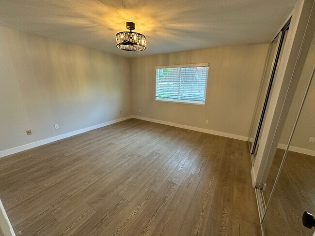 Building Photo - 3 Bed 2 Bath Single Family Home In Danvill...
