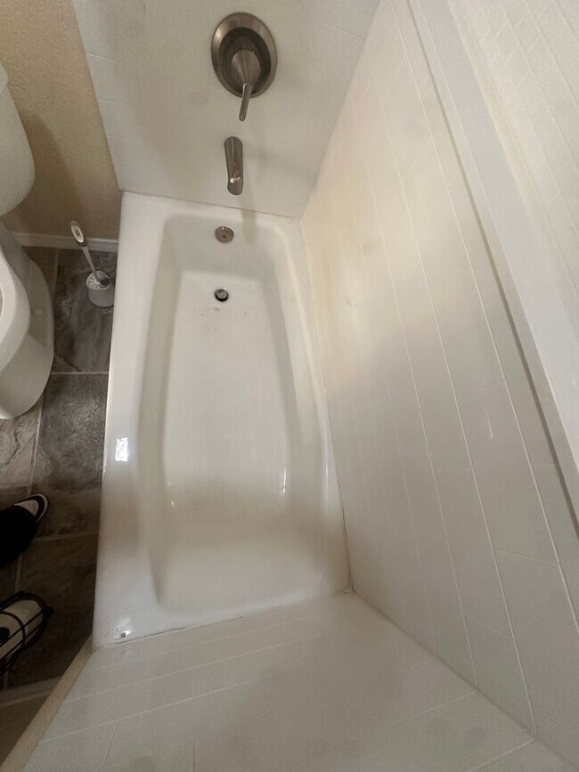 Building Photo - 2 Bedroom, 2 BA house for Rent in National...