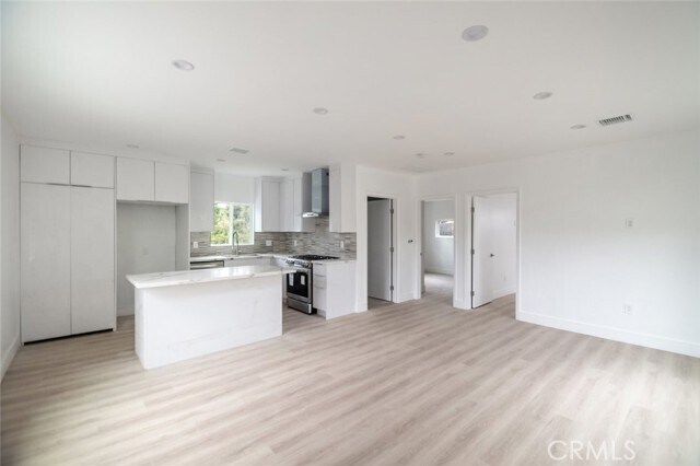 Building Photo - 10041 Leona St