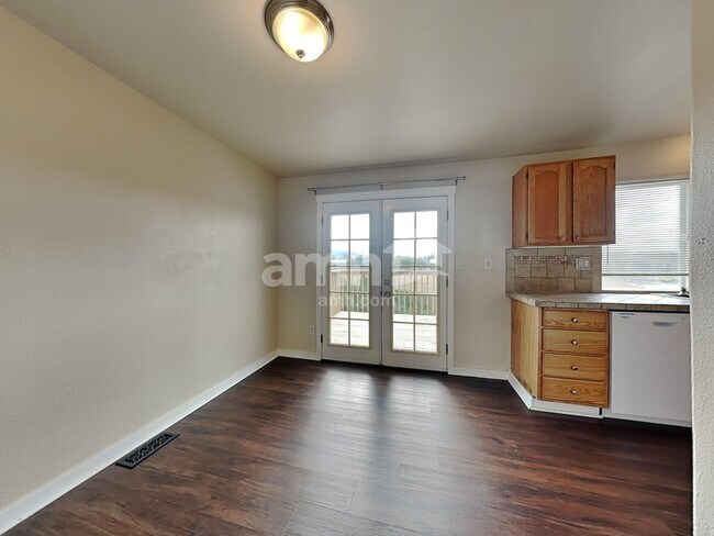 Building Photo - 1327 Whitehouse Ave