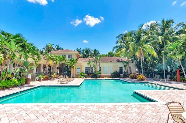 Building Photo - 2498 Centergate Dr