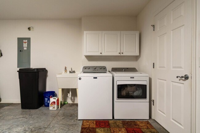 Building Photo - M304 Vidalia (VCSE/M10)