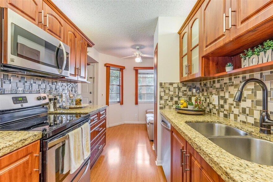 Building Photo - 1151 SW 128th Ter