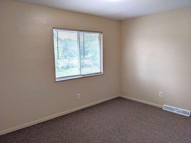 Building Photo - Grimes Ave