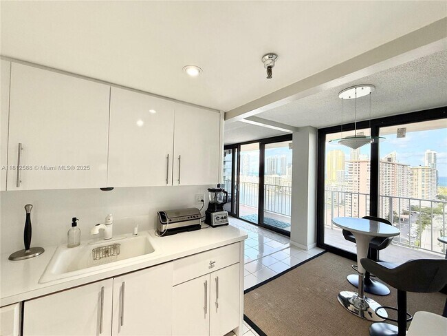 Building Photo - 290 174th St St